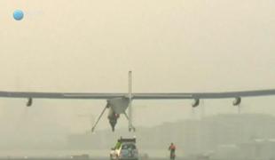 Na prvi polet okoli sveta se je odpravilo solarno letalo (video)