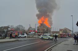 Požar v Beltincih še ni pogašen: zaprite okna in ostanite doma #foto #video