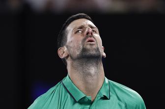 Novak Đoković poskrbel za incident, centimetri so ga rešili diskvalifikacije s turnirja
