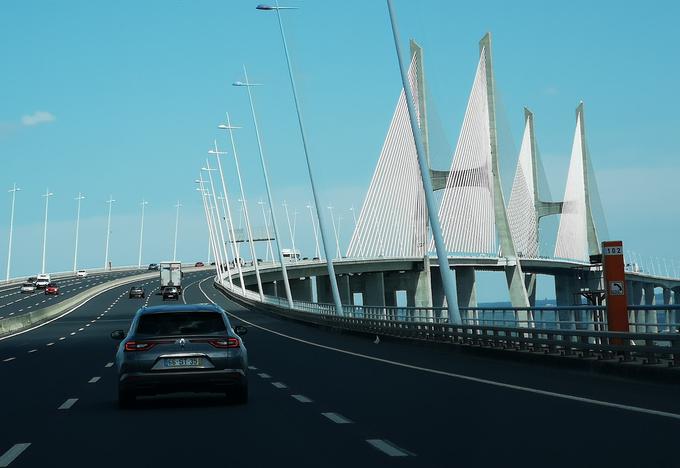 Vožnja prek tega mostu v Lizboni je vselej nekaj posebnega. | Foto: Gregor Pavšič