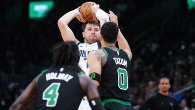 Luka Dončić podrl nepriljubljen rekord in nemočno spremljal prevlado Bostona