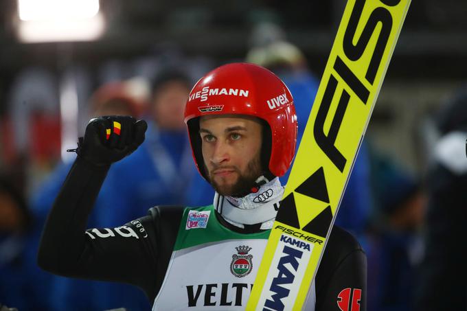 Markus Eisenbichler je lahko zadovoljen s prikazanim. Za Kobajašijem je na drugem mestu zaostal zgolj 0,4  točke. | Foto: Reuters