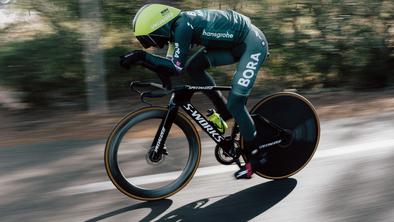 Evenepoel drvel, Primož Roglič ostaja v igri za rumeno majico