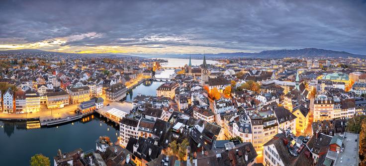 "Velikokrat lahko slišimo, da so Švicarji zelo zaprti. Raje bi rekla, da so bolj previdni. Do njih se ne smeš obnašati dominantno." | Foto: Shutterstock