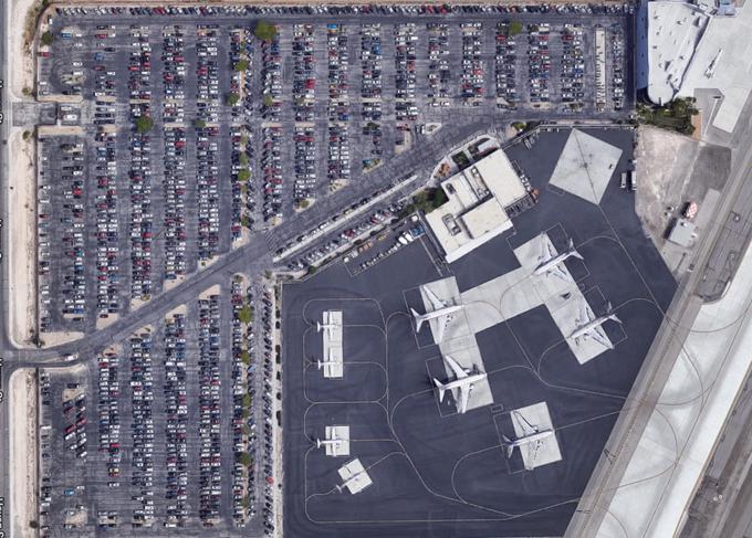 Skrivnostnim letalom je namenjen poseben terminal letališča v Las Vegasu. | Foto: Google maps