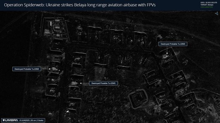 Satelitski posnetek domnevno uničenih nadzvočnih bombnikov Tu-22M3  | Foto: Chris Biggers / X
