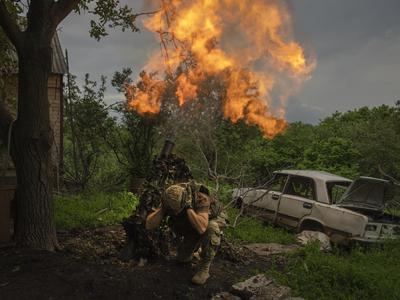 Na fronto v Ukrajino prihaja vojska, ki ne spi in ne čuti bolečine