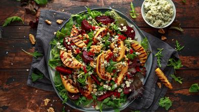 Recepti za solate, ki navdušujejo to jesen