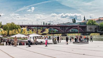 V Mariboru sinoči dva nasilna ropa