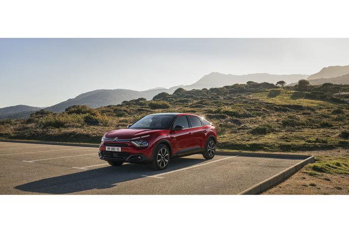 CITROËN Ë-C4: idealna tehnološka izbira za združitev vsakodnevnih poti z daljšimi potovanji