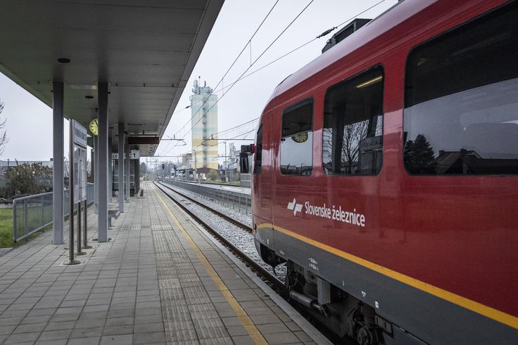 Cenik IJPP predvideva tudi vikend vozovnice, ki veljajo ob sobotah, nedeljah in praznikih – in ravno pri teh je velika sprememba. | Foto: Ana Kovač