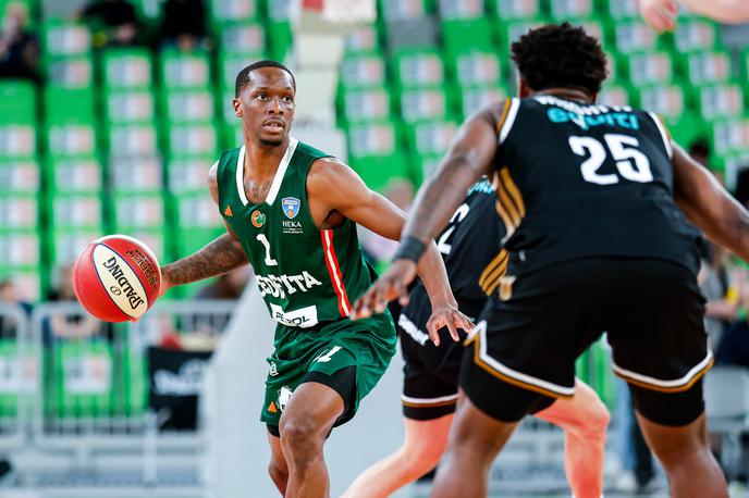 Cedevita Olimpija Umoja Gibson |  Umoja Gibson je bil z 20 točkami najboljši strelec nedeljske tekme z Dubajem. | Foto Aleš Fevžer