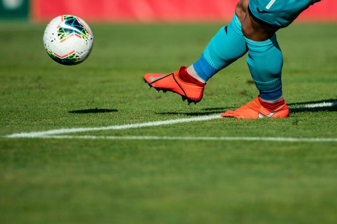 nogometna žoga | Kaj bo z italijanskim nogometnim prvnestvom? | Foto Vid Ponikvar/Sportida