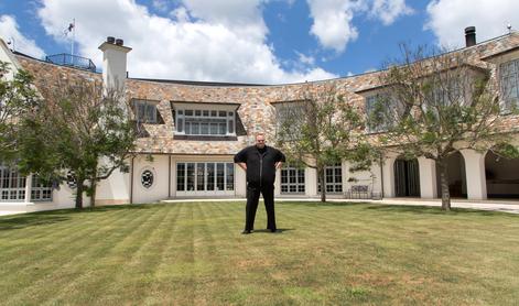 Internetni upornik in obsojeni heker Kim Dotcom doživel hujšo kap