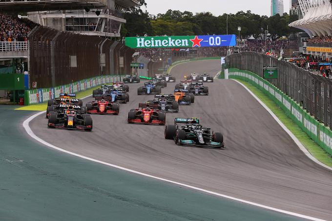Lani šprinterska dirka v Interlagosu sicer ni razočarala. Hamilton je močno napredoval. | Foto: AP / Guliverimage