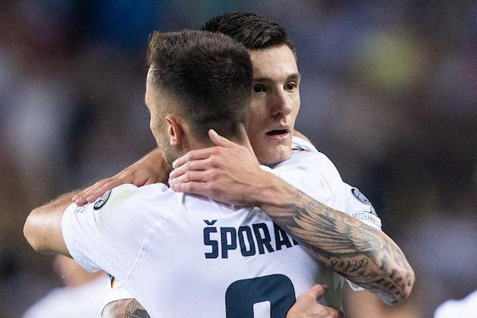 Slovenija : Danska Andraž Šporar Benjamin Šeško | Andraž Šporar je z Benjaminom Šeškom na Euru 2024 sestavljal udarni napadalni par Slovenije. | Foto Vid Ponikvar/Sportida