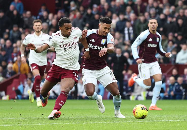 Arsenal, ki je vodilna ekipa premier lige, je izgubil pri Aston Villi. | Foto: Reuters