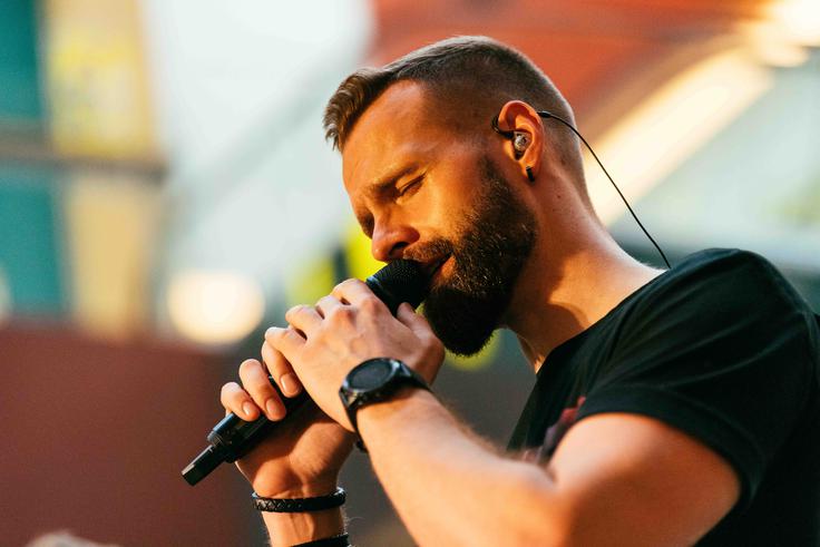 "V tej zadnji zasedbi lahko res rečem, da v vsem času, odkar smo skupaj, ni bilo niti enega pravega prepira. V prejšnjih zasedbah so se kdaj pojavila nestrinjanja, zdaj pa smo v tem pogledu res zelo usklajeni. Razlog je v tem, da se znamo pogovarjati," nam je pojasnil Samo Kališnik. | Foto: Mediaspeed