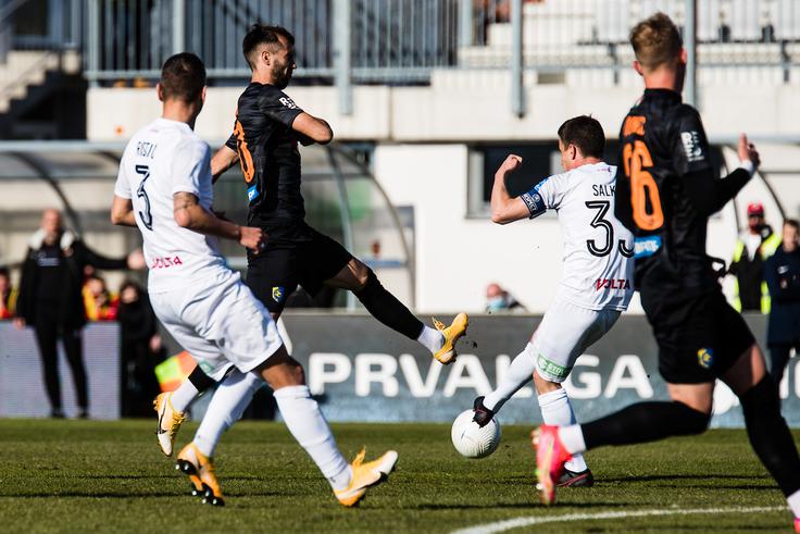 Sežančani so nazadnje doma gostili Bravo in osvojili točko (0:0). | Foto: Grega Valančič/Sportida