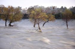 Poplave v Kaliforniji: petletnika odnesel hudournik #video