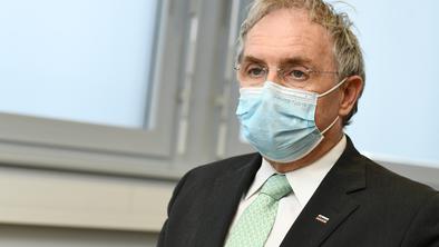 Minister Hojs se je ostro odzval na očitke policijskega sindikata