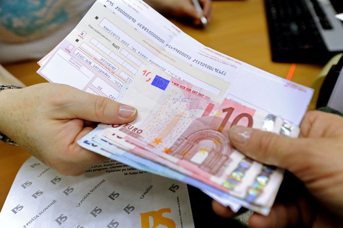 Plačevanje položnic | Fizične osebe v Sloveniji s plačili v povprečju zamujajo 18 dni. Še lani so zamujale 35 dni. | Foto STA