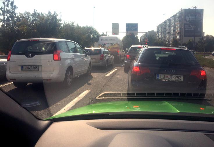 Ste bili tudi vi včeraj ujeti v podobne zastoje? | Foto: Gregor Pavšič