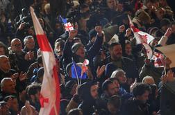 Na ulicah protestira več deset tisoč ljudi. Slovenija je zaskrbljena. #video