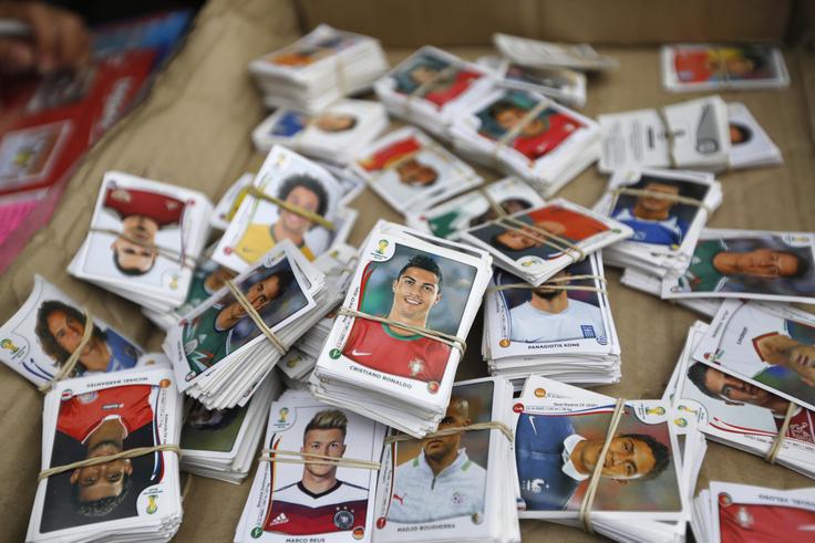 Ljubitelji nogometa so nazadnje strastno zbirali sličice reprezentantov, ki so nastopili na svetovnem nogometnem prvenstvu v Braziliji, Euro 2016 jim ponuja novo priložnost za potešitev zbirateljskih apetitov. | Foto: 