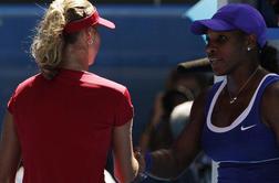 Serena izpadla, Šarapova se je namučila (video)