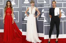 Grammyji: gola noga Jennifer Lopez, prosojna eleganca Rihanne