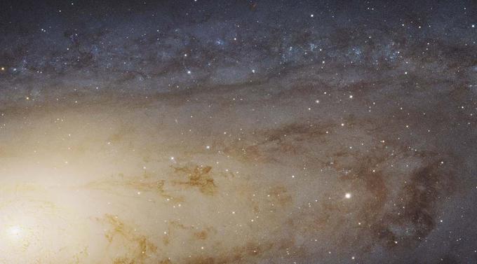 Že omenjena Andromeda, nam najbližja velika galaksija, je oddaljena 2,5 milijona svetlobnih let.  | Foto: Reuters
