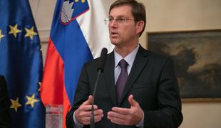 Miro Cerar v bran generalnemu sekretarju Krašovcu