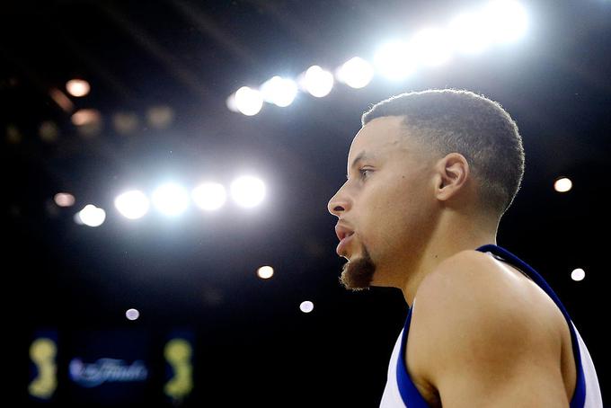 Stephen Curry bo poskušal še drugič v finalni seriji zmagati v gosteh pri Clevelandu. | Foto: Guliverimage/Getty Images