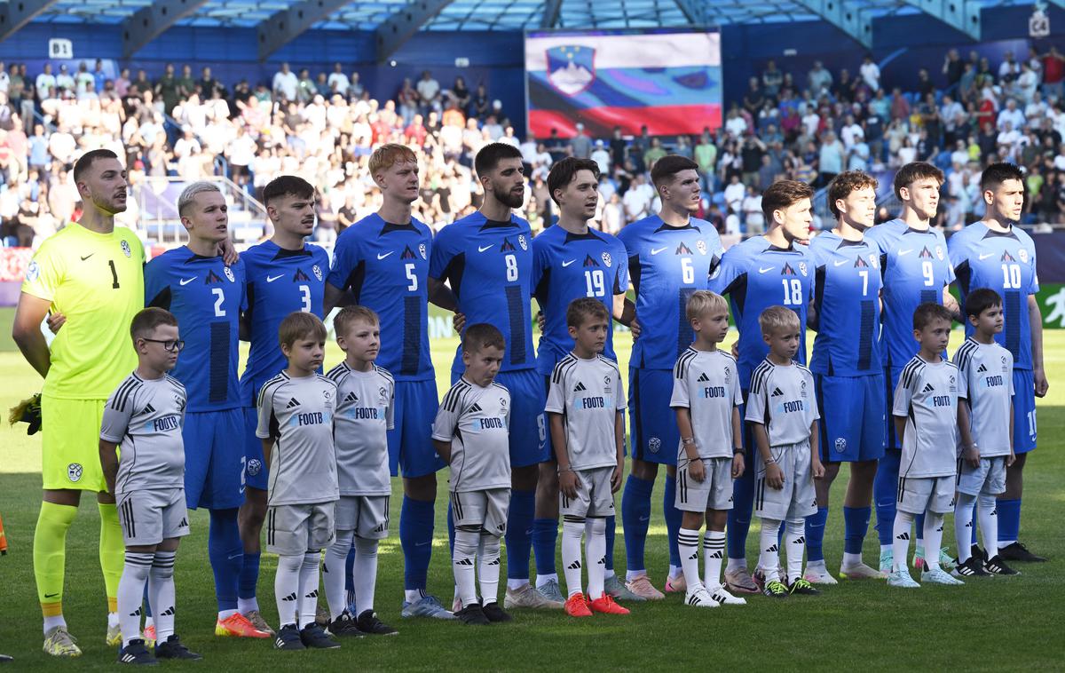 EP U21 slovenska mlada nogometna reprezentanca | Slovenska mlada nogometna reprezentanca pred tekmo z Anglijo. | Foto Reuters