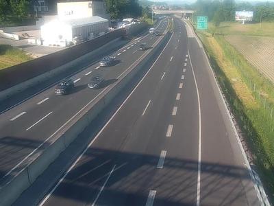 Na primorski avtocesti pri Brezovici trčilo šest vozil