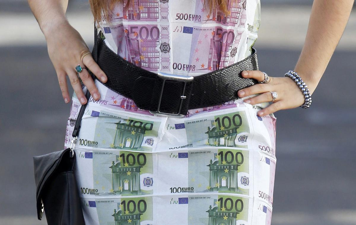 Evrski bankovci | Raziskave javnega mnenja kažejo, da so hrvaški državljani vse manj naklonjeni evru. | Foto Reuters