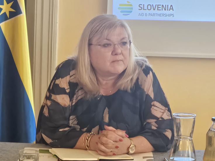 Slovenska veleposlanica Mateja Prevolšek z resursi, ki jih ima na voljo, v Ukrajini opravlja neverjetno delo in je ena redkih veleposlanic, ki govori ukrajinsko.  | Foto: STA