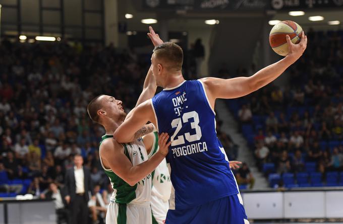 Alen Omić je bil najbolj razpoložen košarkar Budućnosti, ki še čaka na prvo zmago. | Foto: ABA liga