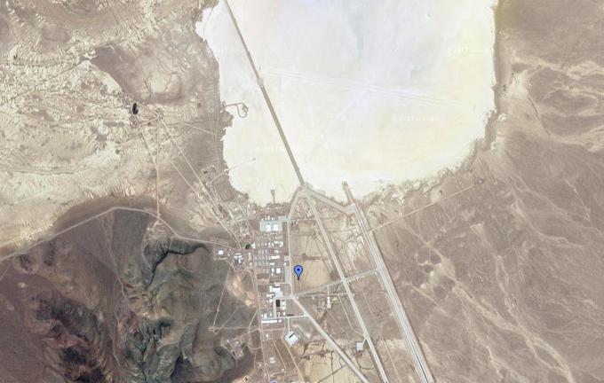 Območje 51 oziroma Area 51 je vojaška baza letalskih sil Združenih držav Amerike sredi puščave v zvezni državi Nevada.  | Foto: Google Zemljevidi