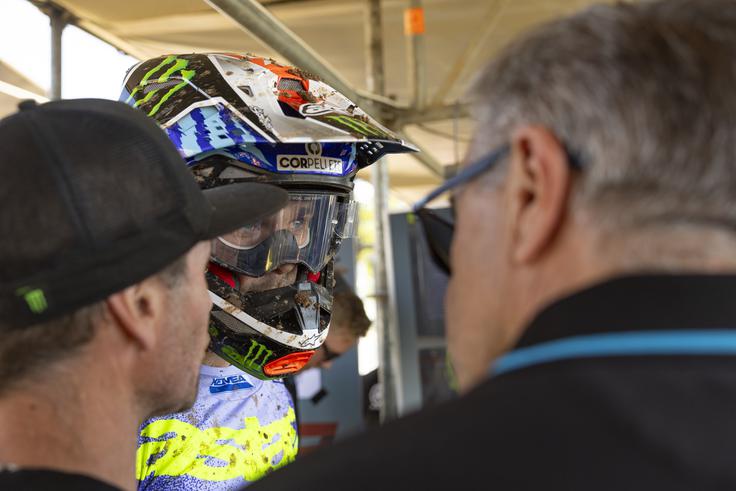 Tim Gajser upa, da koleno ni resneje poškodovano. | Foto: Yamaha Racing