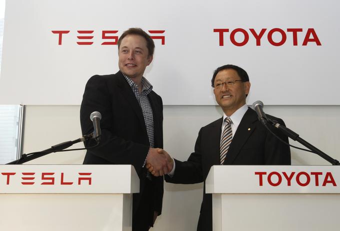 Poleg Daimlerja je bila med prvimi vlagatelji v Teslo tudi Toyota. Ko so jim prodali tovarno, so postali 2,5-odstotni lastnik podjetja. | Foto: Reuters