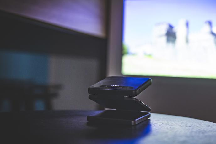 Aurzen ZIP: verjetno najbolj prenosen mini projektor ta hip