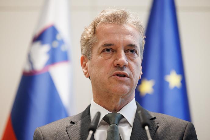 Robert Golob | Predsednik vlade Robert Golob je ponovno izpostavil, da vlada romsko tematiko obravnava sistematično in dolgoročno, pri čemer poudarja celovit zakonodajni, institucionalni in finančni pristop. | Foto Vlada Republike Slovenije