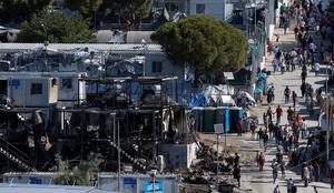 V požaru v grškem centru za migrante dva mrtva #video