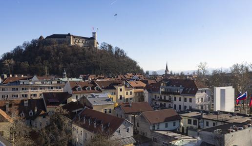 Eksplozija sredi Ljubljane, eden od poškodovanih v smrtni nevarnosti