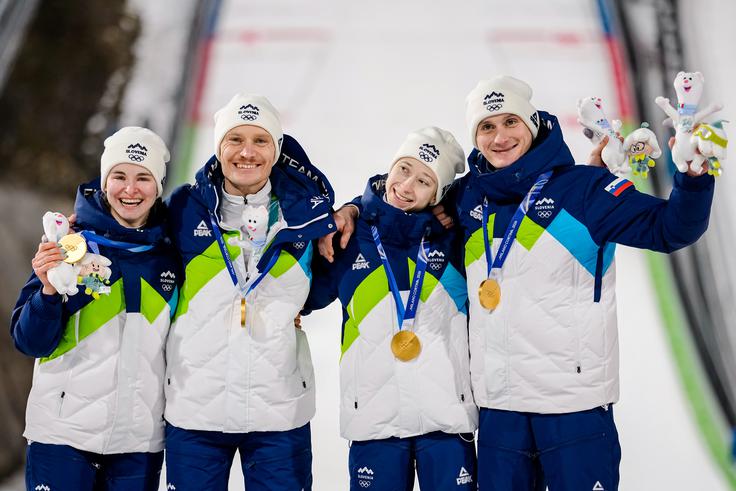 Zlati slovenski junaki: Nika Vodan, Anže Lanišek, Nika Prevc in Domen Prevc
 | Foto: Guliverimage