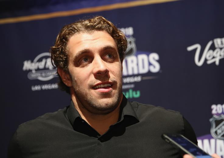 Anže Kopitar, ki se je po sezoni že vrnil v Slovenijo, je spet v ZDA. Mu bo pripadla prestižna lovorika? | Foto: Getty Images