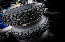 Pravi spektakel v Avstriji: posebne gume, v boju za zmago tudi slovenska ekipa #foto