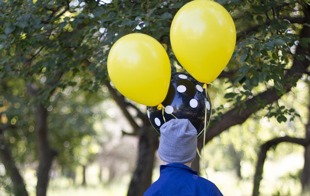 Otrok z balonom | Fant, čigar rojstni dan je bil 21. maja, je bil najmlajši od treh otrok. Fotografija je simbolična.  | Foto Guliverimage